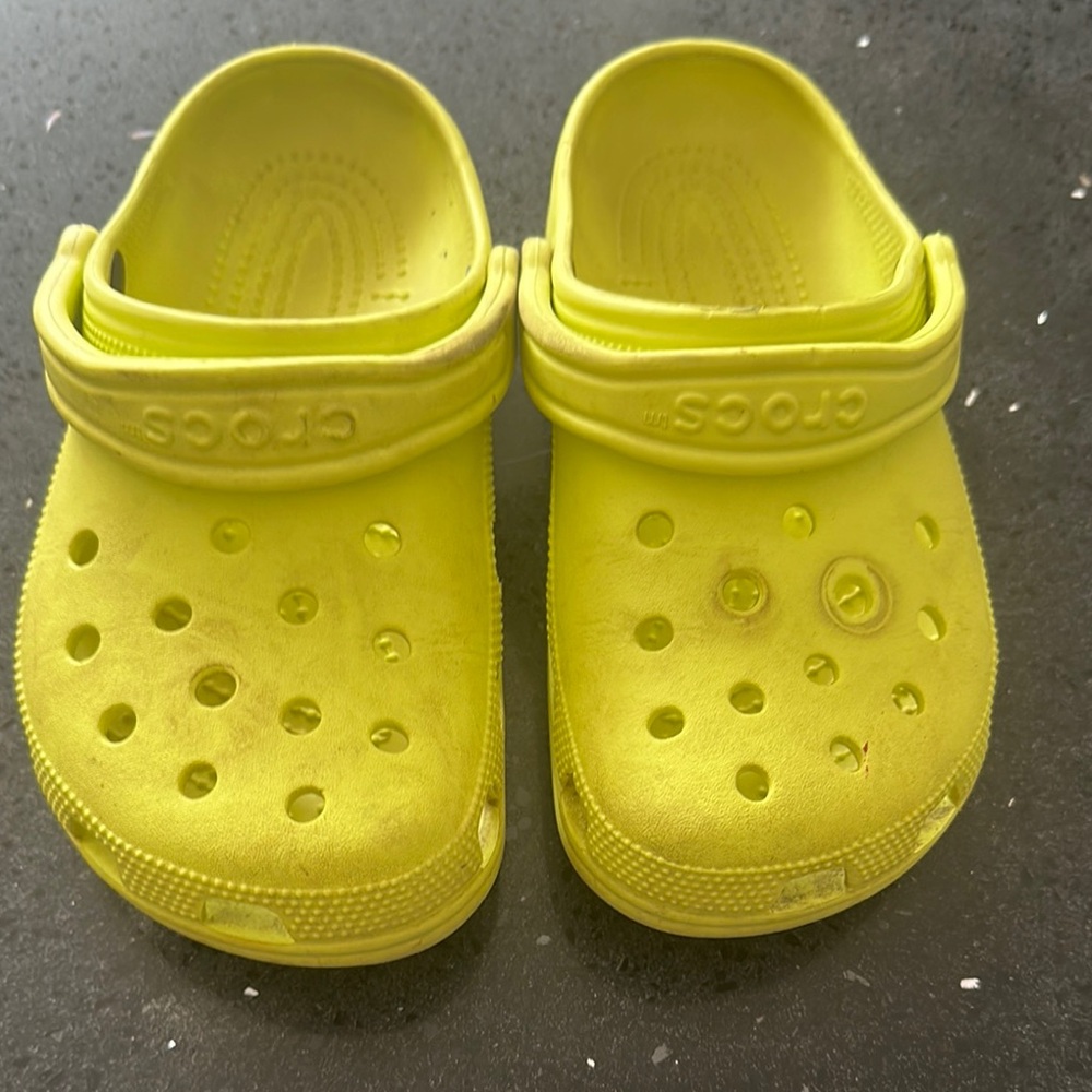 CROCS Yellow Water Shoes with Ventilation and Heel Strap